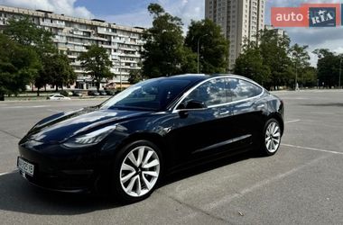 Седан Tesla Model 3 2019 в Міжгір'ї фото Седан Tesla Model 3 2019 в Міжгір'ї