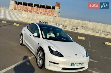 Седан Tesla Model 3 2021 в Львове