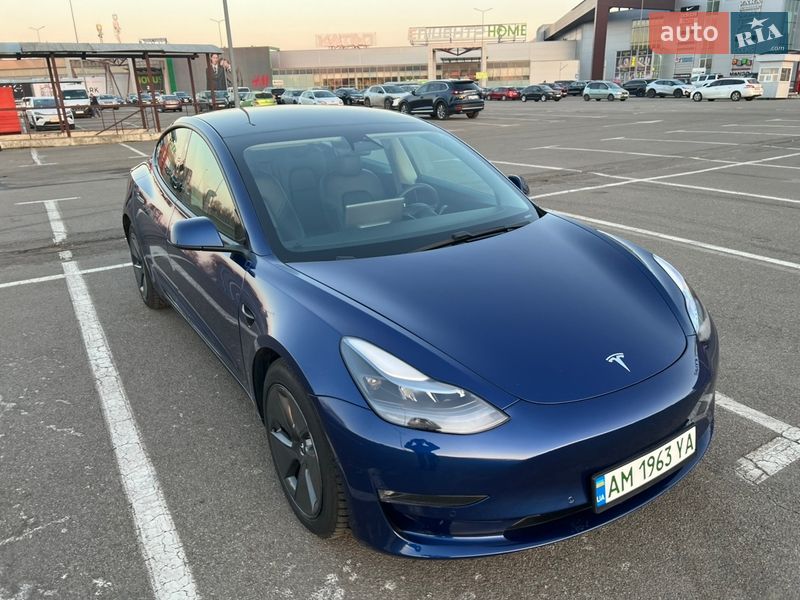Седан Tesla Model 3 2020 в Киеве