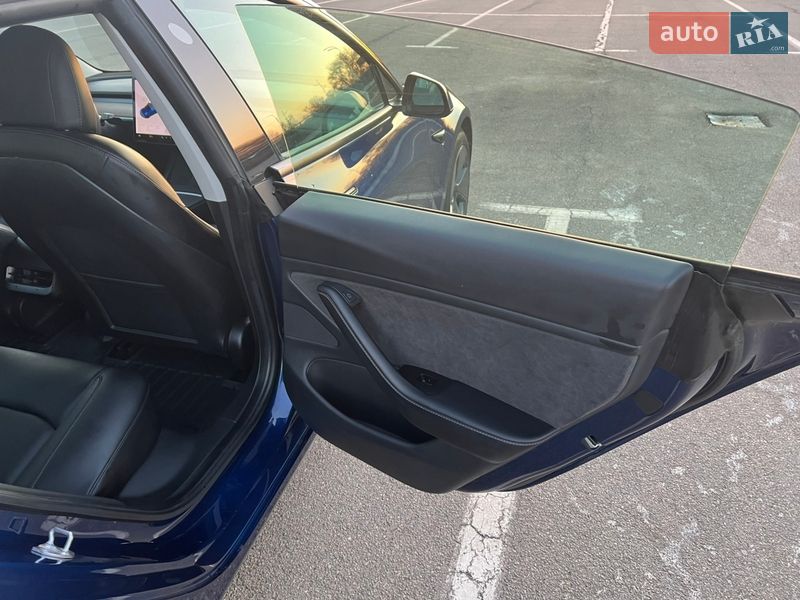Седан Tesla Model 3 2020 в Киеве