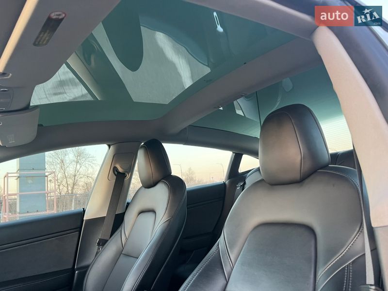 Седан Tesla Model 3 2020 в Киеве