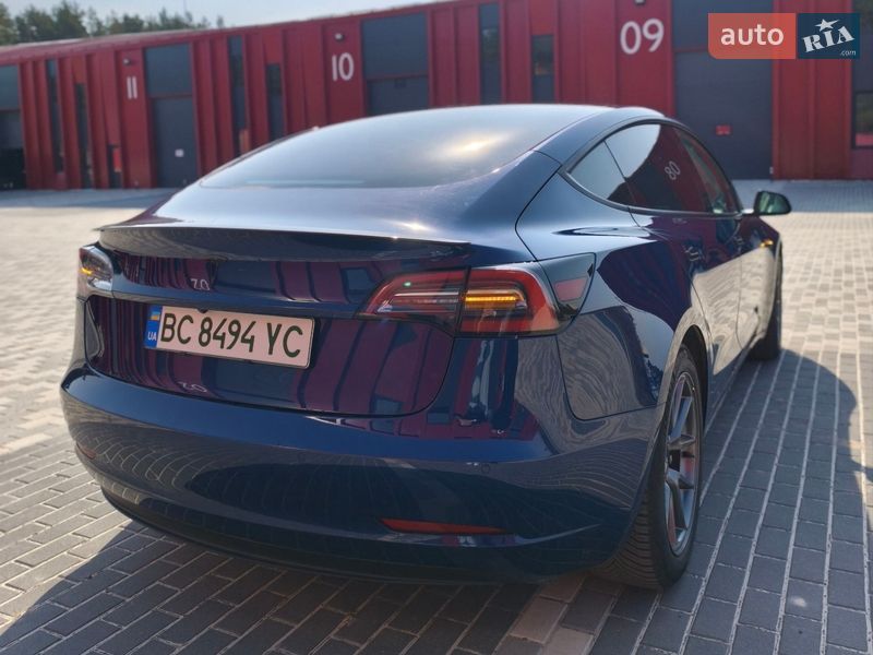 Седан Tesla Model 3 2021 в Львове