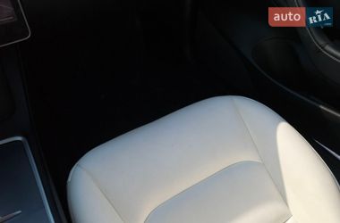 Седан Tesla Model 3 2021 в Львові