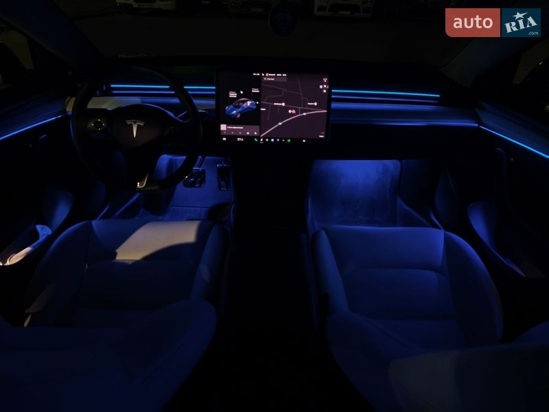 Седан Tesla Model 3 2021 в Львове