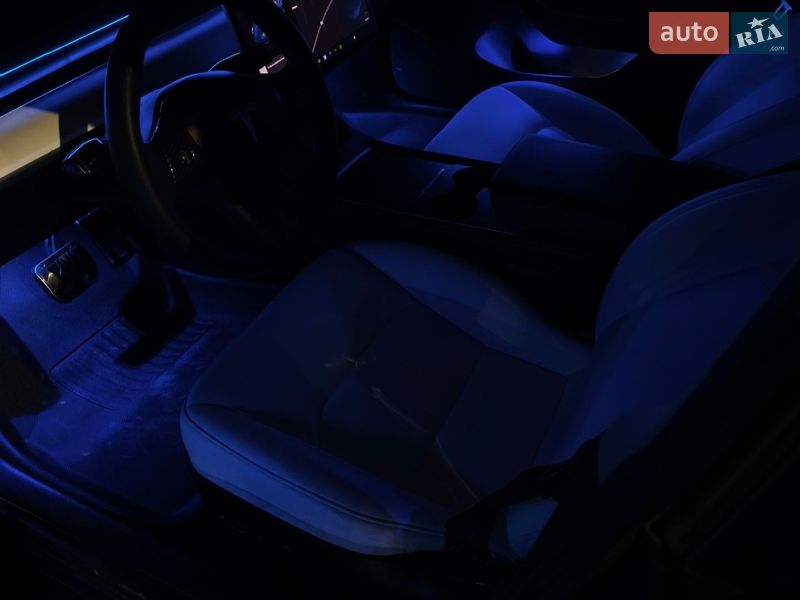 Седан Tesla Model 3 2021 в Львове