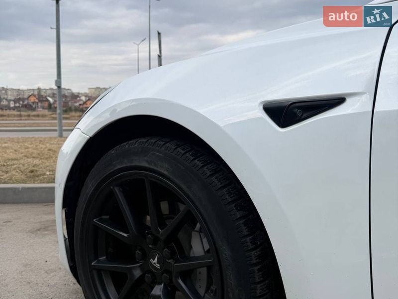 Седан Tesla Model 3 2020 в Виннице