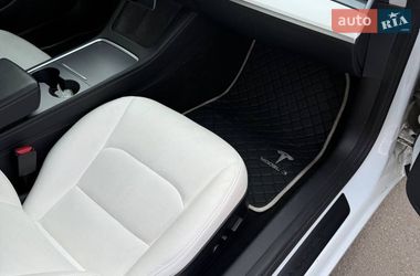 Седан Tesla Model 3 2020 в Виннице