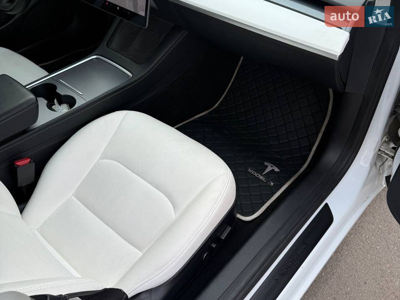Седан Tesla Model 3 2020 в Виннице