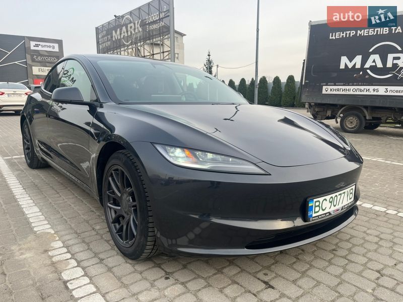 Tesla Model 3 2024