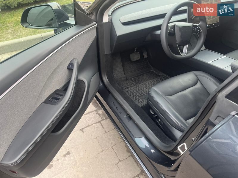Седан Tesla Model 3 2024 в Львове