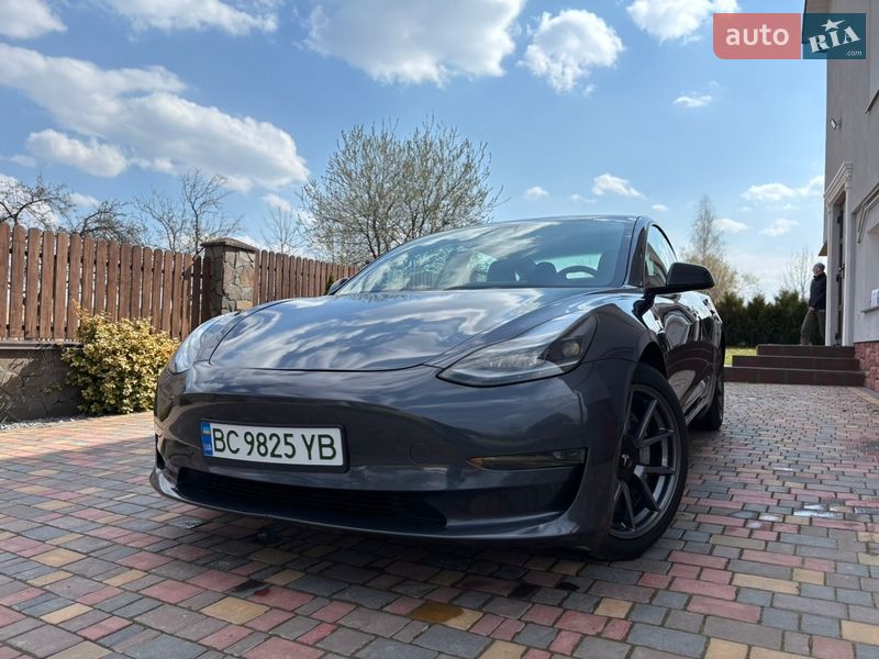 Седан Tesla Model 3 2021 в Дрогобыче