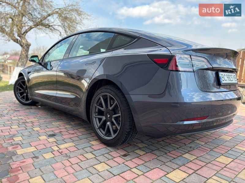Седан Tesla Model 3 2021 в Дрогобыче