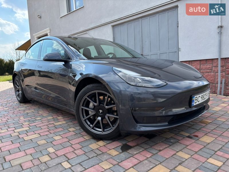 Седан Tesla Model 3 2021 в Дрогобыче