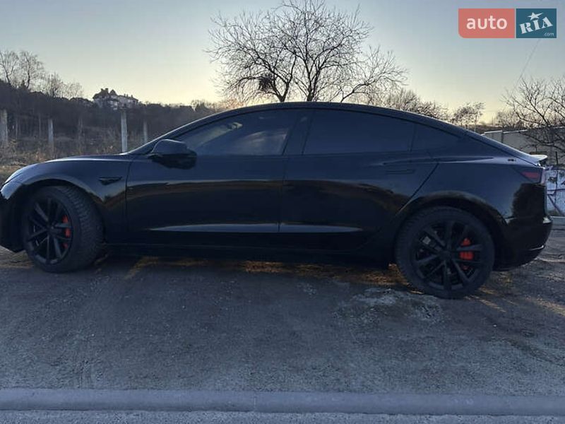 Седан Tesla Model 3 2022 в Киеве
