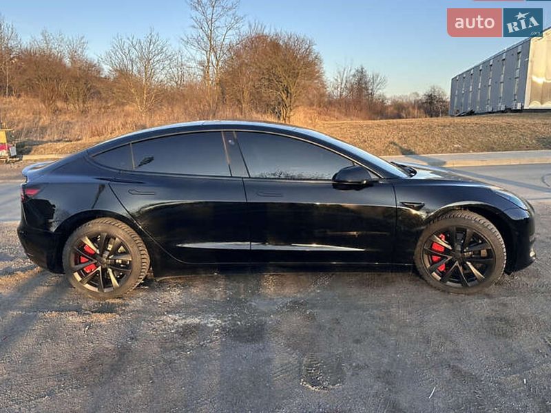 Седан Tesla Model 3 2022 в Киеве