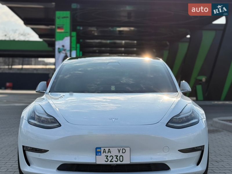 Седан Tesla Model 3 2019 в Києві