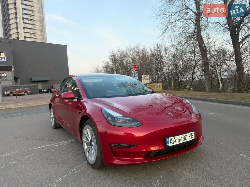 Седан Tesla Model 3 2022 в Києві