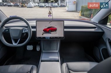 Седан Tesla Model 3 2024 в Черновцах