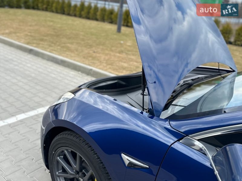 Седан Tesla Model 3 2018 в Вінниці