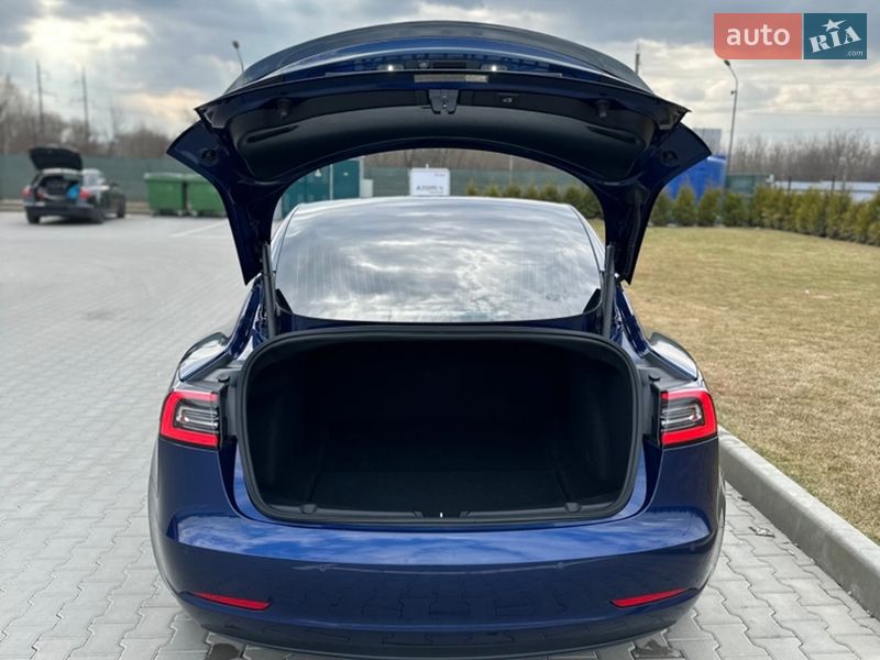 Седан Tesla Model 3 2018 в Вінниці