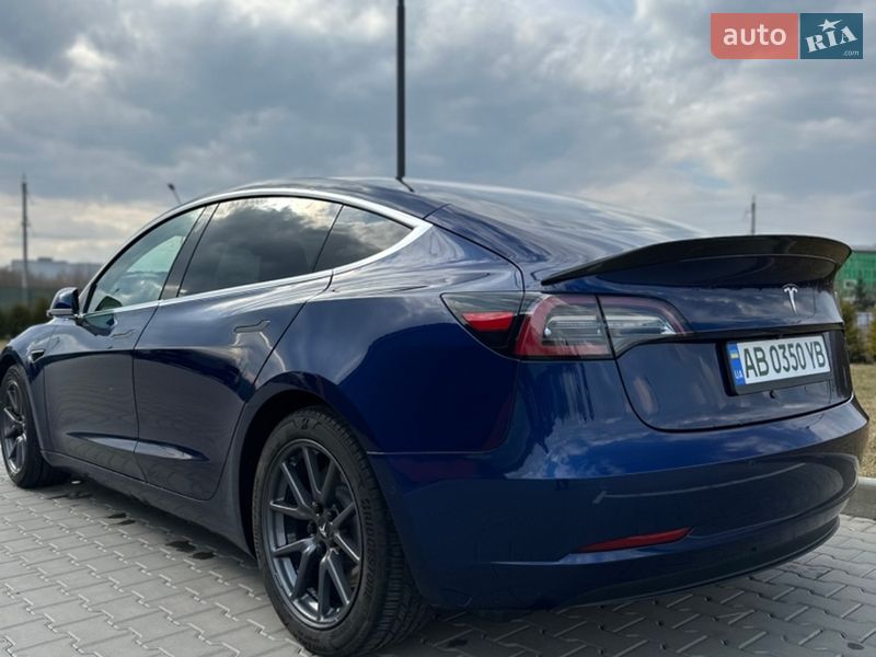 Седан Tesla Model 3 2018 в Вінниці