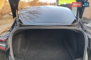 Седан Tesla Model 3 2018 в Киеве