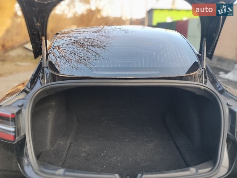 Седан Tesla Model 3 2018 в Киеве