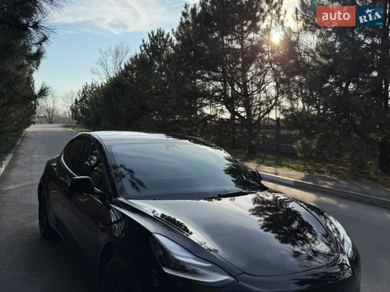 Седан Tesla Model 3 2022 в Дніпрі
