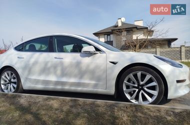 Седан Tesla Model 3 2020 в Ровно