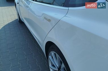 Седан Tesla Model 3 2020 в Ровно