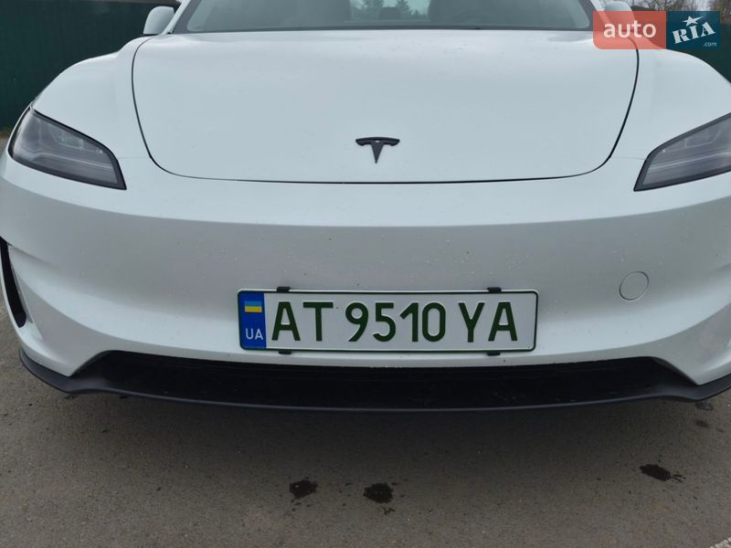 Седан Tesla Model 3 2025 в Ивано-Франковске
