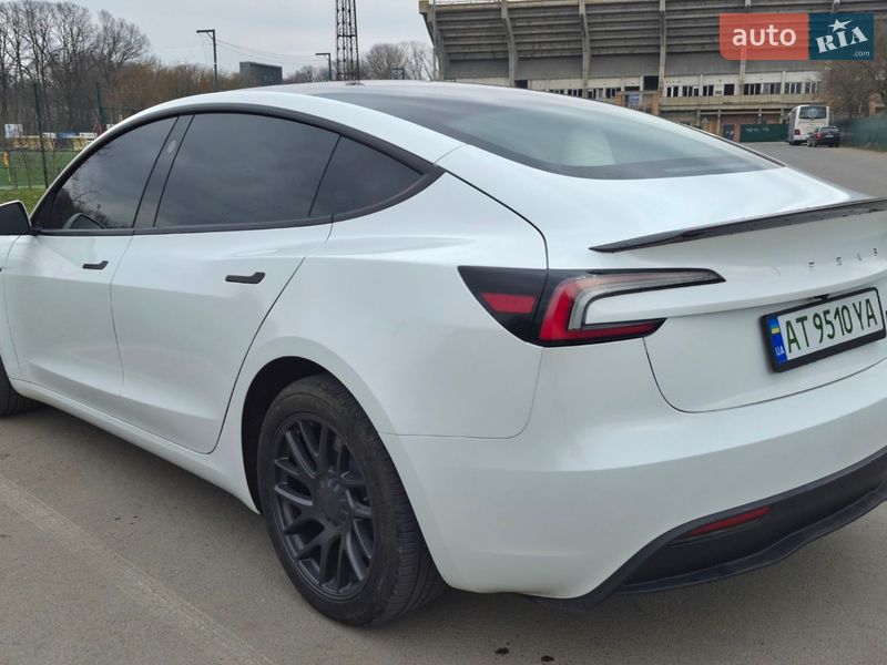 Седан Tesla Model 3 2025 в Ивано-Франковске