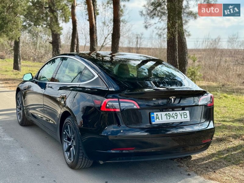 Седан Tesla Model 3 2020 в Києві