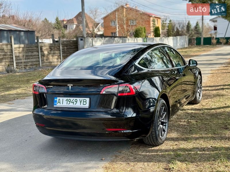 Седан Tesla Model 3 2020 в Києві
