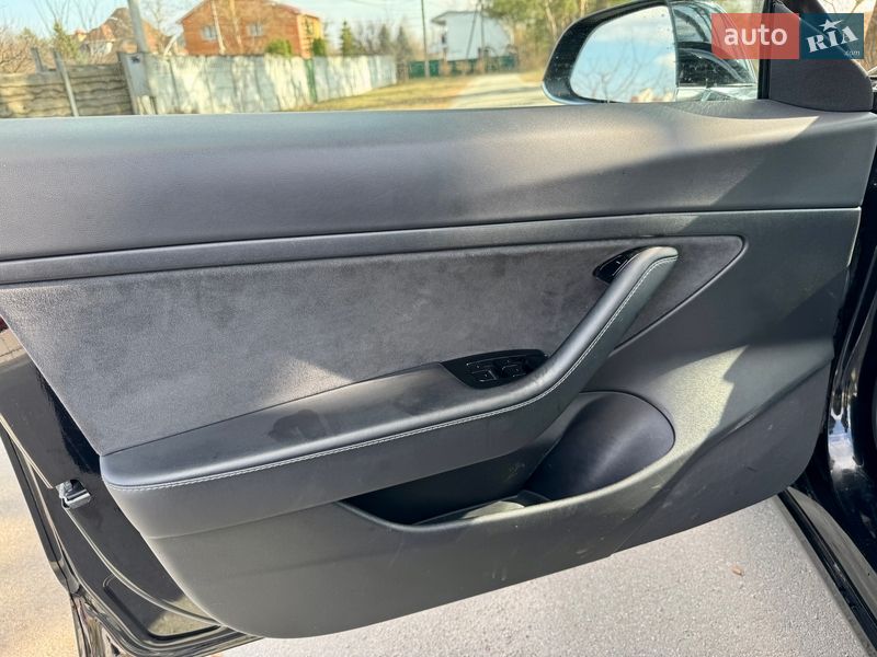 Седан Tesla Model 3 2020 в Києві