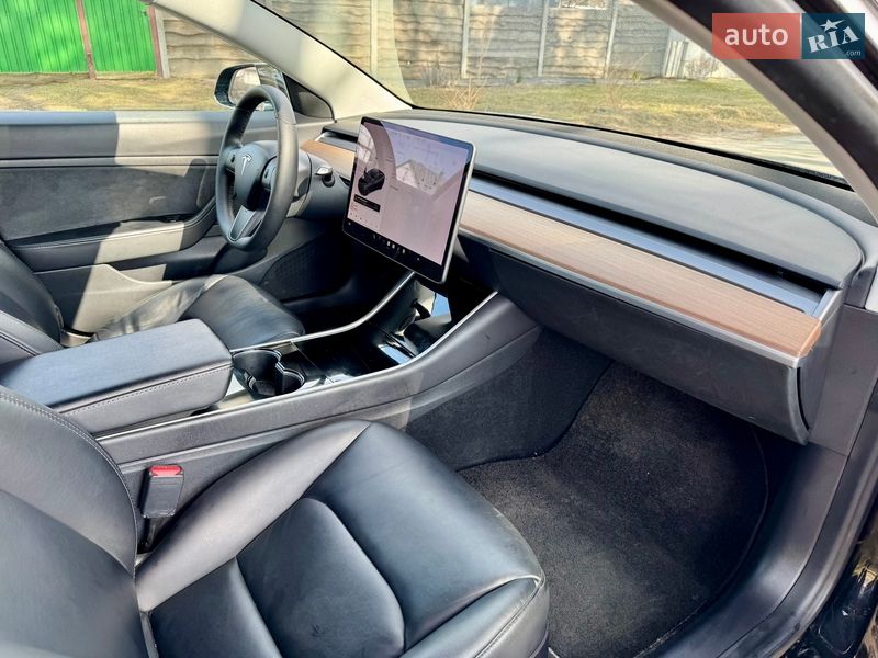 Седан Tesla Model 3 2020 в Києві