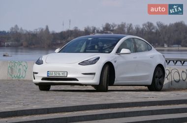 Седан Tesla Model 3 2018 в Киеве