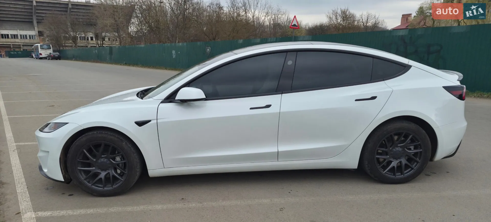 2025 Tesla Model 3 - мініатюра 4
