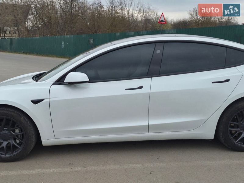 Седан Tesla Model 3 2025 в Ивано-Франковске