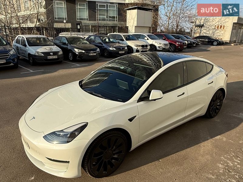 Седан Tesla Model 3 2022 в Киеве