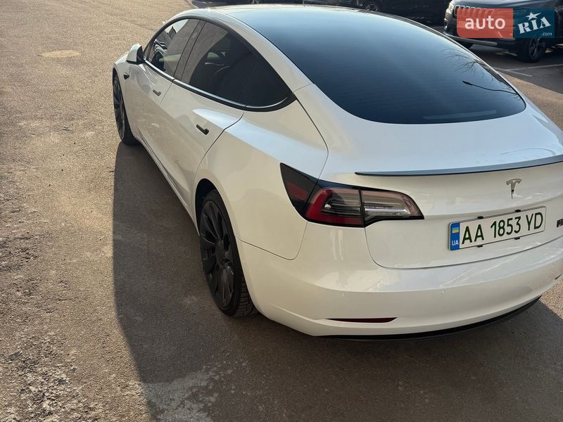 Седан Tesla Model 3 2022 в Киеве