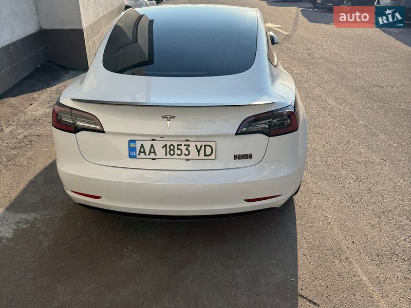 Седан Tesla Model 3 2022 в Киеве