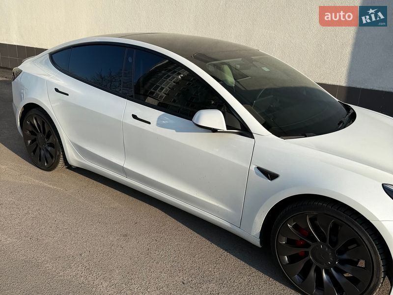 Седан Tesla Model 3 2022 в Киеве
