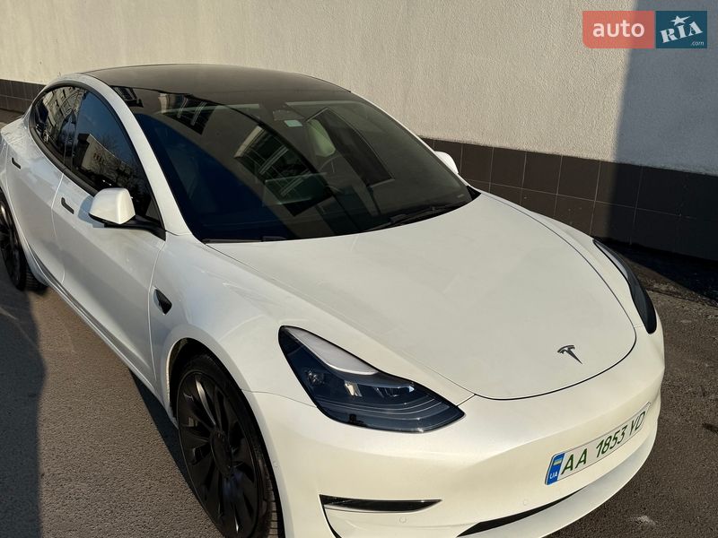 Седан Tesla Model 3 2022 в Киеве