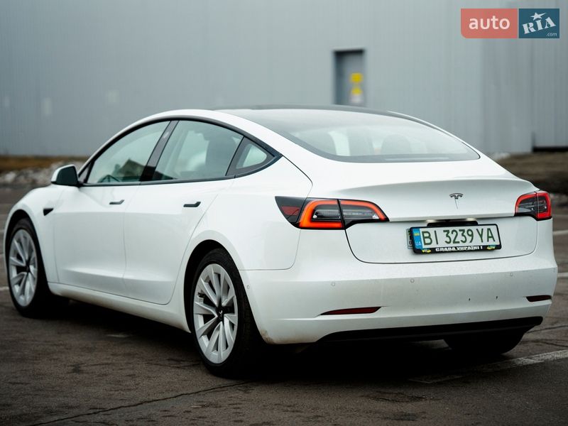 Седан Tesla Model 3 2020 в Полтаві