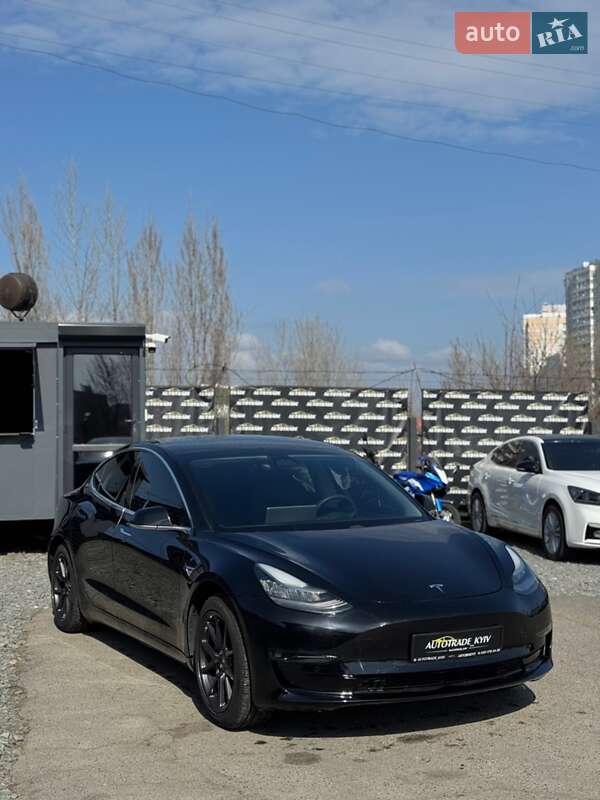 Седан Tesla Model 3 2020 в Киеве
