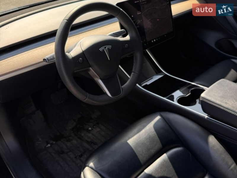 Седан Tesla Model 3 2020 в Киеве