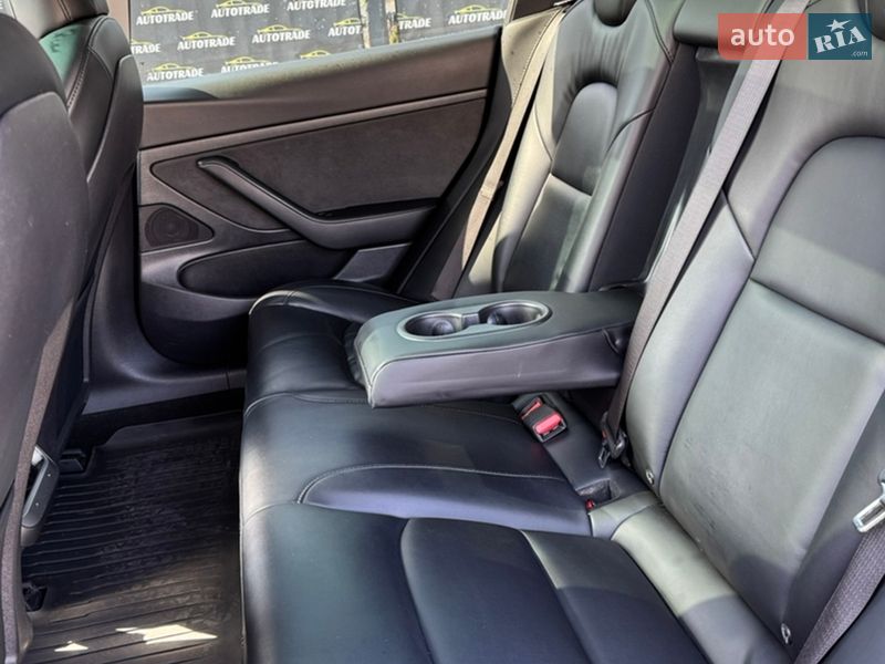 Седан Tesla Model 3 2020 в Киеве
