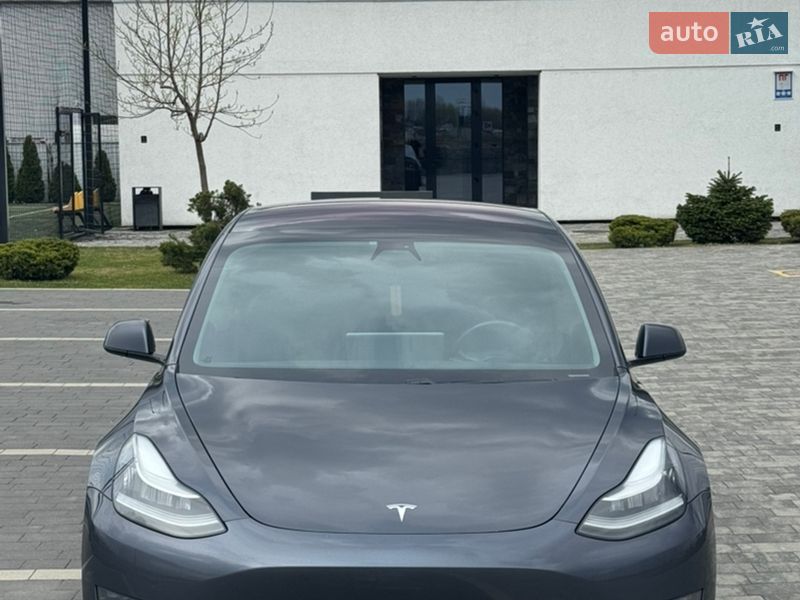 Седан Tesla Model 3 2019 в Мукачевому