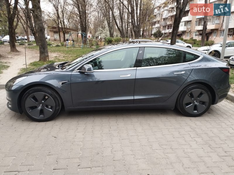 Седан Tesla Model 3 2019 в Ужгороді
